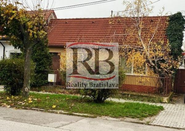 2i RD v centre Pezinka na predaj