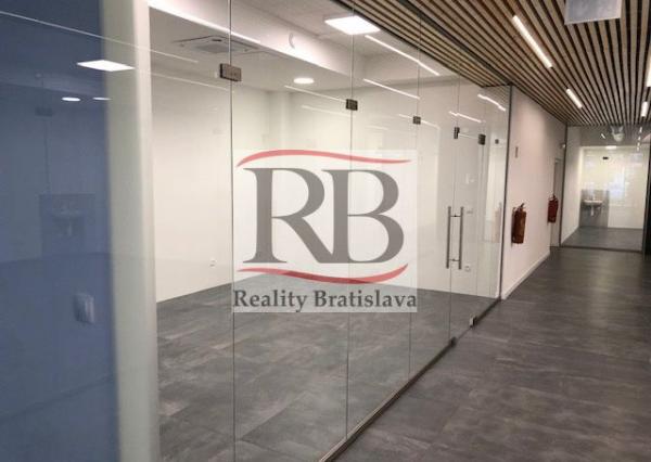 21,50 m2 Exkluzívne obchodné priestory na prenájom