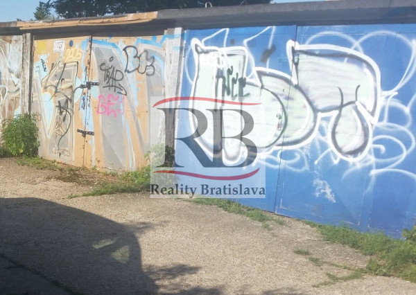 Garáž na Smikovej ul. BA III na predaj