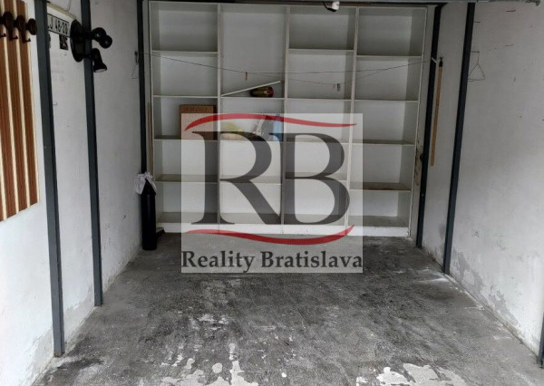 Garáž + úložný priestor na Matejkovej ul. BA IV na predaj