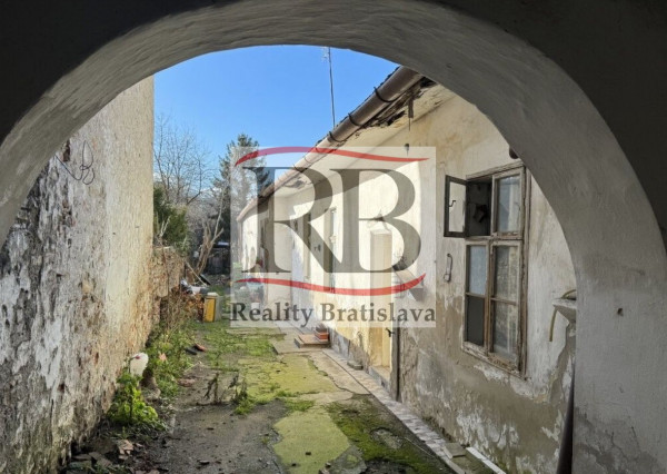 5 izbový dom v historickej časti centra Pezinka na predaj