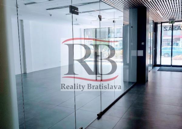 75,20 m2 - Exkluzívne obchodné priestory na prenájom Malacky