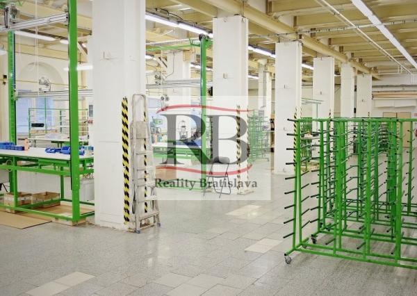 Prenájom objektu - výrobné haly 4787,4 m2 Holíč