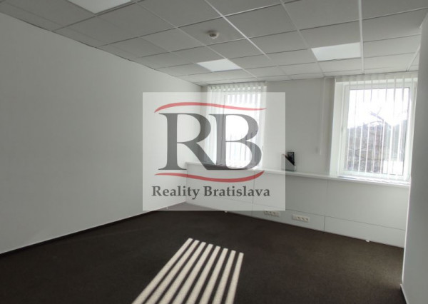Kancelárie 15-60m2, s možnosťou zasadačky, roh Obchodnej a Hurbanovho Námestia, BAI