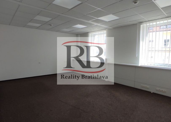 Kancelárie 15-60m2, s možnosťou zasadačky, roh Obchodnej a Hurbanovho Námestia, BAI