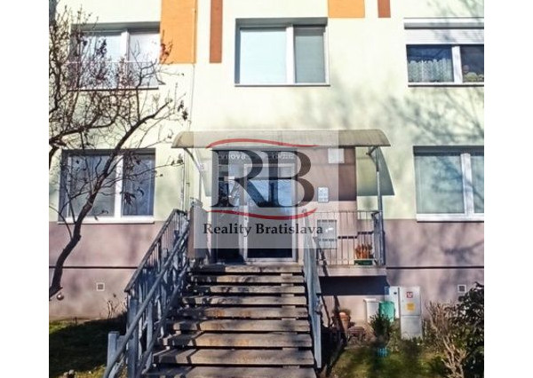 Slnečná garsónka na Vilovej ul. v Petržalke