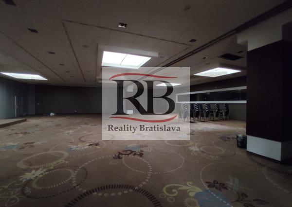 3.000m2 kongresová sála, lobby, kuchyňa, jedáleň a príslušenstvo na prenájom, Bajkalská