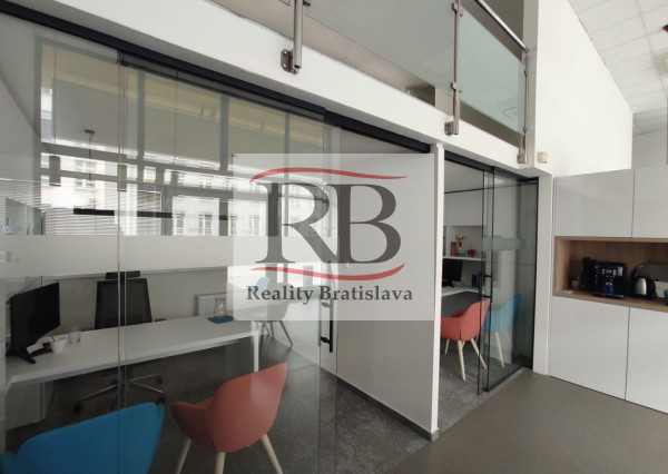 Obchodno-administratívny priestor s preskleným výkladom na Račiansku ulicu, 140m2