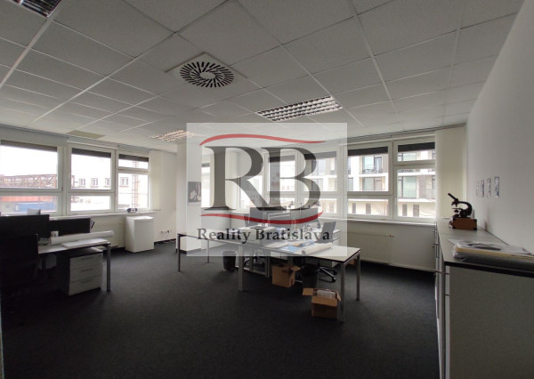 Administratívny celok 4 kancelárií 200m2, s terasou a parkovaním, Račianska ulica, BA3