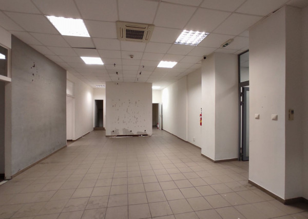 300m2 priestor so ZDRAVOTNÍCKYM ŠTANDARDOM, vysokými stropmi, 2 vstupmi a parkovaním, Hotel Bratislava TOP