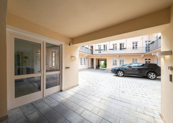 Kancelária 55,80m2 na prízemí historickej budovy, v centre na Panenskej ulici, Staré Mesto