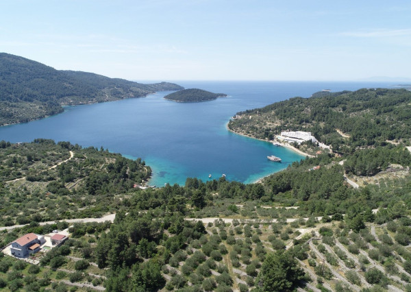 Stavebný pozemok 475 m² vo Vela Luke – Pokojná lokalita blízko centra