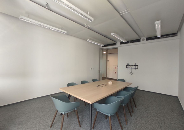 308m2 zariadený kancelársky celok vysokého štandardu s neobmedzeným parkovaním, POLUS/VIVO Tower