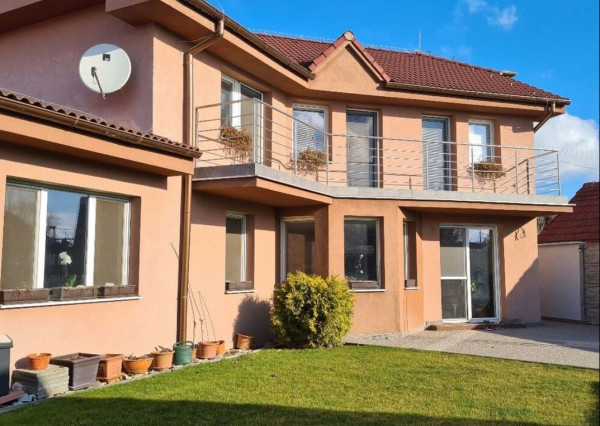 Rodinný dom na predaj - Ružinov