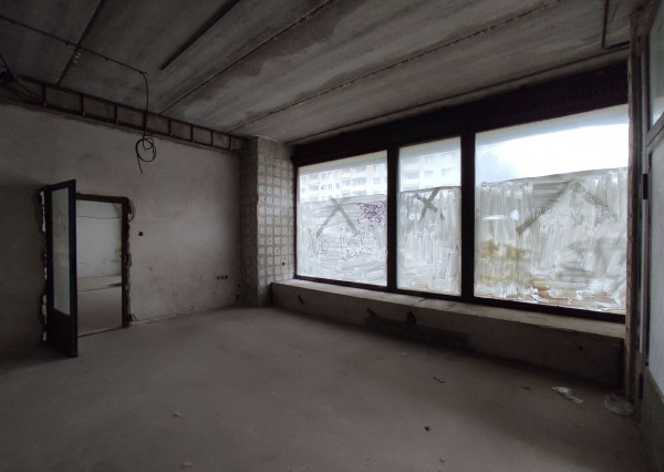 Obchodné priestory na námestí Dlhé Diely, Karlová Ves