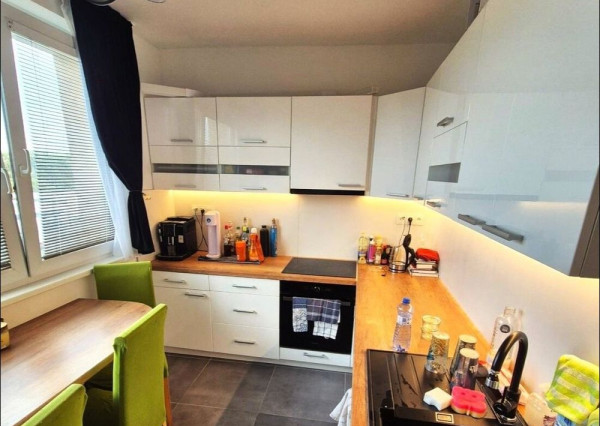 Na prenájom 2izbový byt v Petržalke na Medveďovej ulici