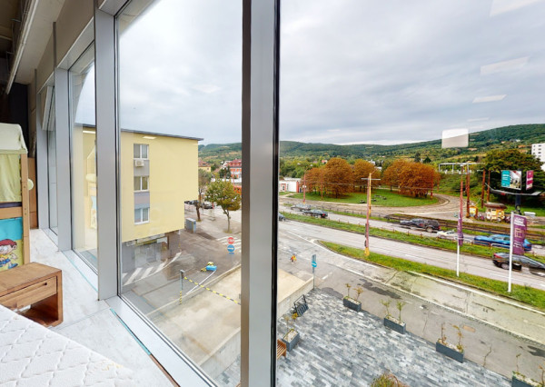 OC LIGHT PARK, priestor s výkladom na Račiansku, Bratislava III