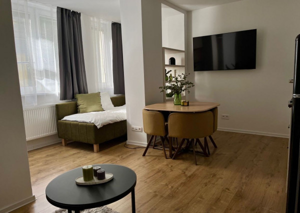 Na prenájom priestranná garsónka  v lokalite Horského parku TOP