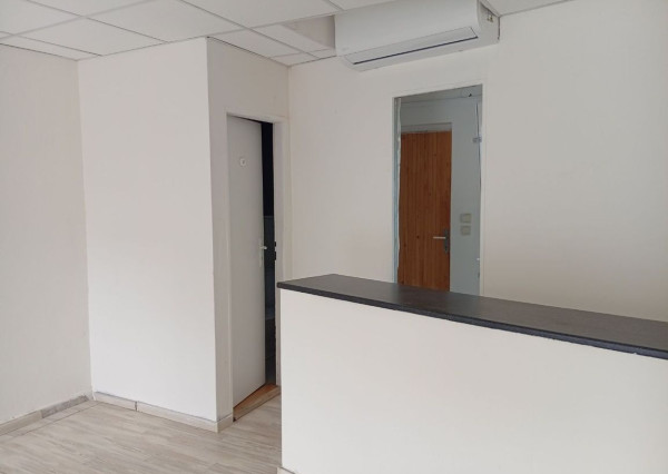 Obchodné klimatizované priestory, Trenčín, Za mostami