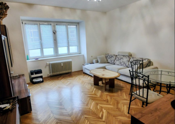 Na prenájom: priestranný 3-izbový byt na Kalinčiakovej ulici