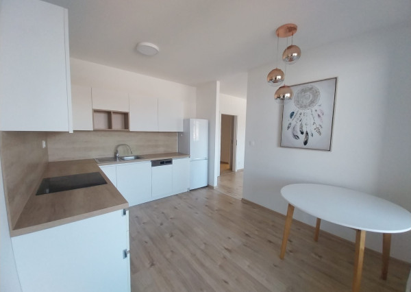 Moderný 2-izbový byt na prenájom – Sídlisko Juh, Liptovská, vlastné parkovanie