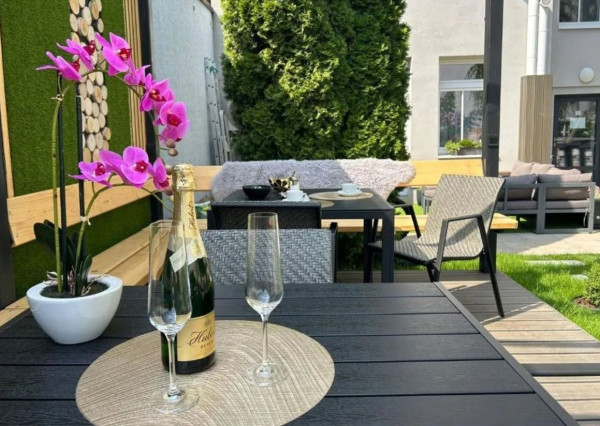  2-izbový byt  v historickom dome, ul.Námestie 1. mája, Bratislava I TOP