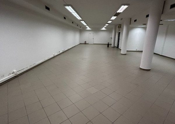 Obchodno-kancelárske priestory na pešej zóne s parkovaním