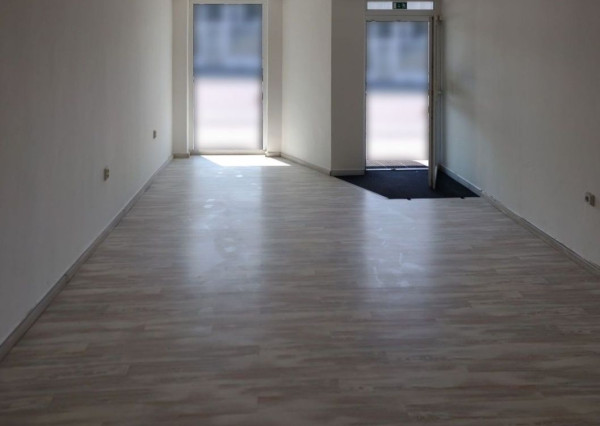 Obchodné klimatizované priestory, Trenčín, Za mostami