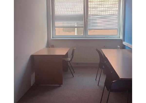 Na prenájom malá kancelária  – Stupava, Hlavná ulica.