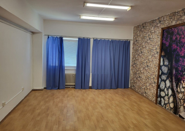 2- kancelária 39m2 s parkovaním v tesnej blízkosti kúpaliska Matadorka, Údernícka-Petržalka