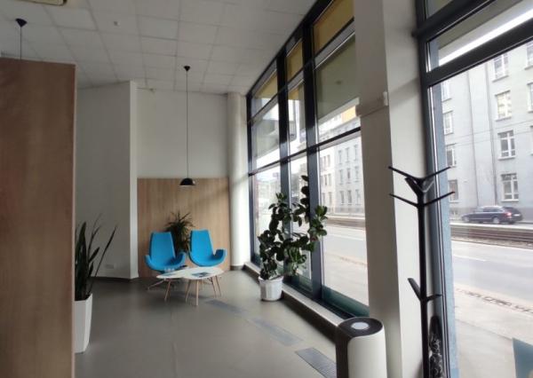 Obchodno-administratívny priestor s preskleným výkladom na Račiansku ulicu, 140m2