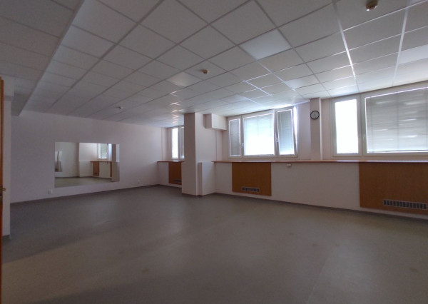 Priestory vhodné na fyzio, masáže, kliniku s parkovaním na Bajkalskej ulici, BAII, 394m2