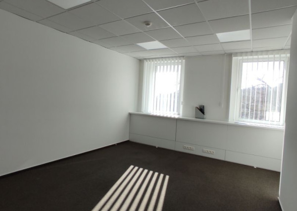 Kancelárie 15-60m2, s možnosťou zasadačky, roh Obchodnej a Hurbanovho Námestia, BAI