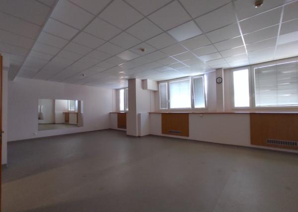 Holiday Inn Bajkalská - Priestory vhodné na fyzio, masáže, kliniku s parkovaním, BAII, 394m2