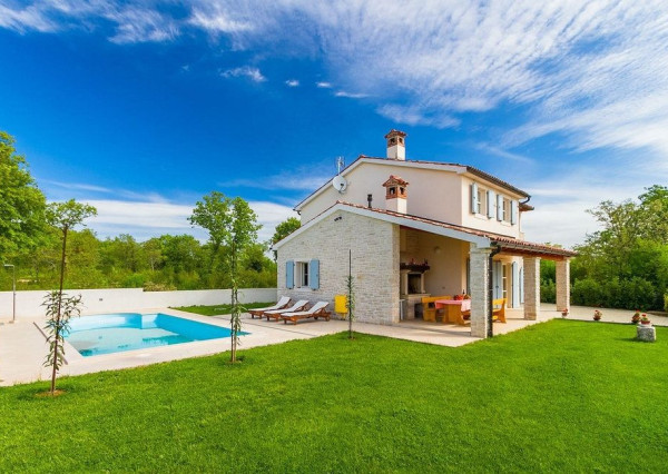 Vila v pokojnom prostredí nad zálivom Raška