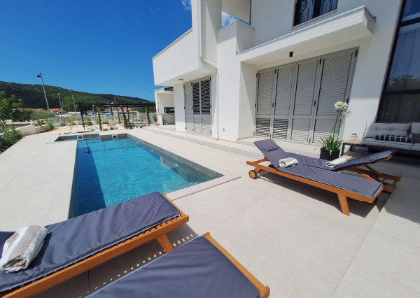 Vila s bazénom, 4 spálne, novostavba – oblasť Šibenik