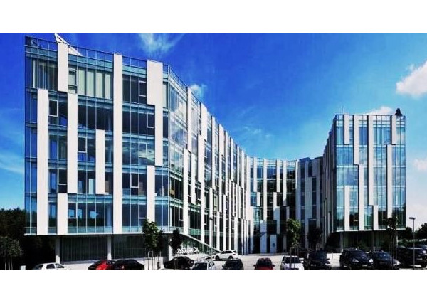 Samostatný kancelársky celok 107m² v blízkosti letiska na prenájom