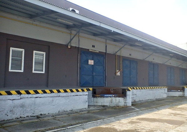 Skladové priestory, Na pántoch, Bratislava III