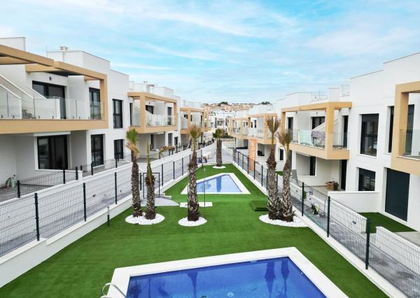 Dvoj a trojizbové apartmány v rezidenčnej oblasti Villamartin, Costa Blanca