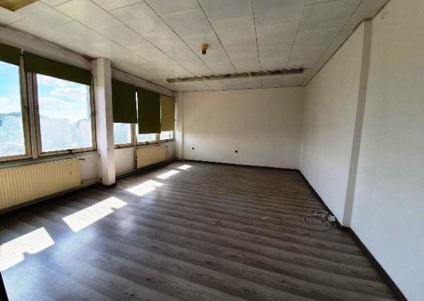 Na prenájom kancelársky priestor na Nádražnej ulici v Ivanke pri Dunaji, 71,2m2