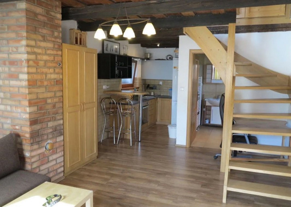 Malý šarmantný domček na prenájom, nachádza sa na ulici Brigádnická 22, v Bratislave IV Devín TOP