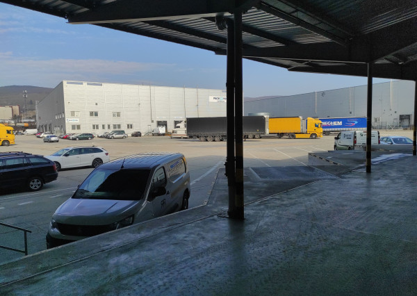 Sklad 970m2 na 2.NP objektu na prenájom, nákladný výťah/nakladacia rampa, RAČA