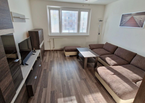 Na predaj priestranný 4-izbový byt - Bratislava V TOP