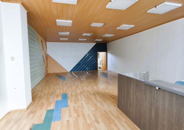 Na prenájom obchodný priestor v obchodnom dome na Ovsištskom námestí 