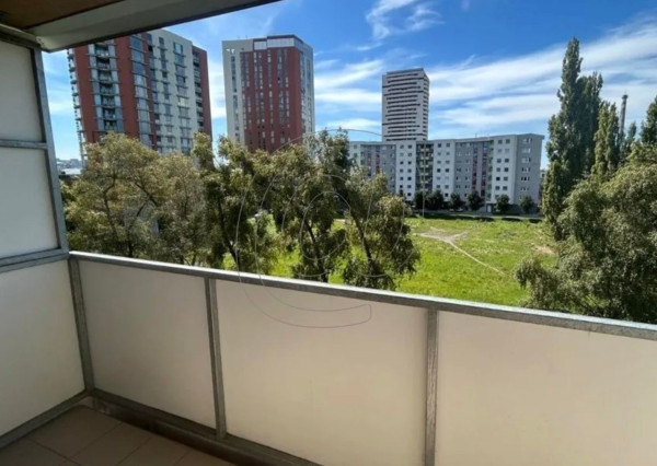 Na predaj priestranný 2-izbový byt v Petržalke TOP