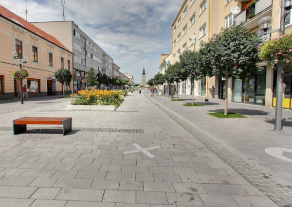 Prenájom - Obchodné priestory s výkladom na pešiu zónu, Hlavná ulica Trnava, 150m2