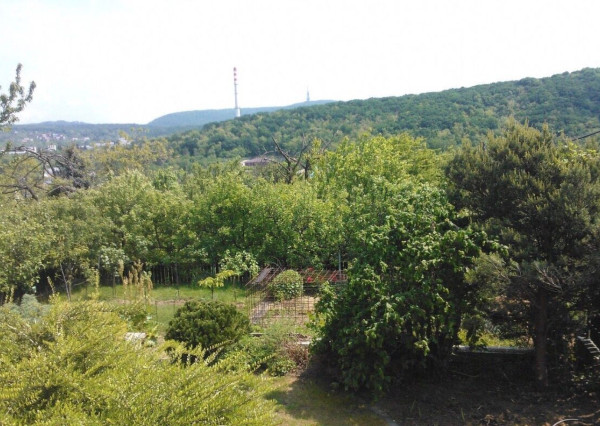 Na predaj atraktívne stavebné pozemky určené na výstavbu rodinných domov, Bratislava IV