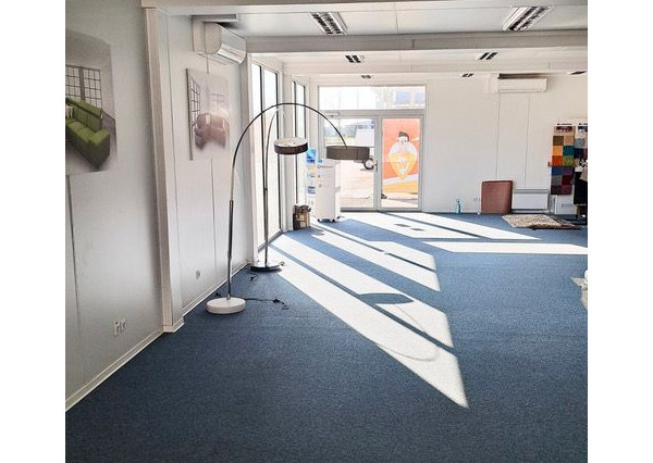 TOP! Samostatný kontajner 216 m2 umiestnený na parkovisku v etablovanom obchodnom centre v Bratislave oproti OC AVION a IKEA