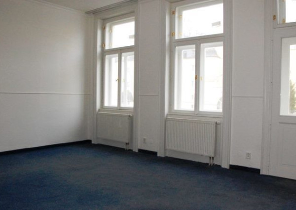 28 m2 až 168 m2 - Obchodné priestory na prenájom, Trenčín-centrum
