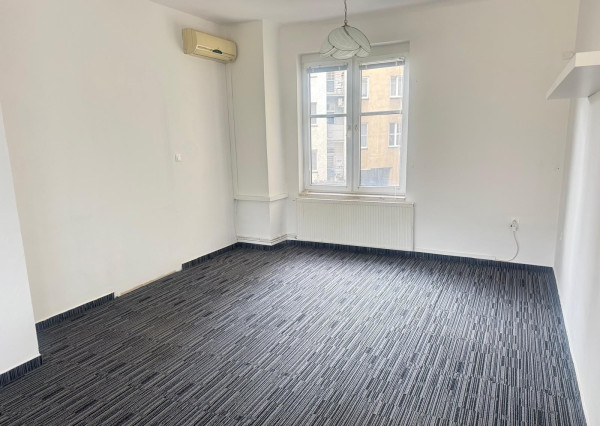 Na prenájom priestranný, nezariadený byt výmerou 87m2 v centre Bratislavy